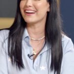 Scarlet Ortiz Instagram - Tenemos nuevo episodio de #RostrosDeUnPaís, y en esta oportunidad nuestra querida @elbaescobar conversa con la gran actriz @ortizscarlet sobre su vida, su carrera y cómo sus personajes han cambiado su vida 📺

ROSTROS DE UN PAÍS 
Episodio nuevo cada sábado 
8:00pm por nuestro canal de #YouTube

#TalentoHispanomedios #ProducciónHispanomedios #ElbaEscobar #ScarletOrtiz #Venezuela
