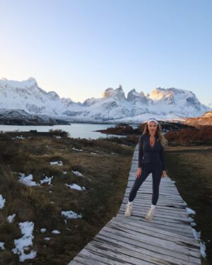 Kinsey Wolanski Instagram - Let’s explore the ends of the earth 🌍❤️ 

#travel #patagonia #chile #hiking #adventure