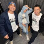 Erra Fazira Instagram - Bila kembali bersama team #duosinar ni.. rasa usia ditolak 20 😆😆 
Pakai pulak tshirt sepon dari @senitulen @i_am_fizz 
Thank you korang! .
.
Jangan lupa tune to @sinar_my .
#DUOSINAR bersama Erra Fazira dari jam 3pm-7pm .. 🥰🥰🥰