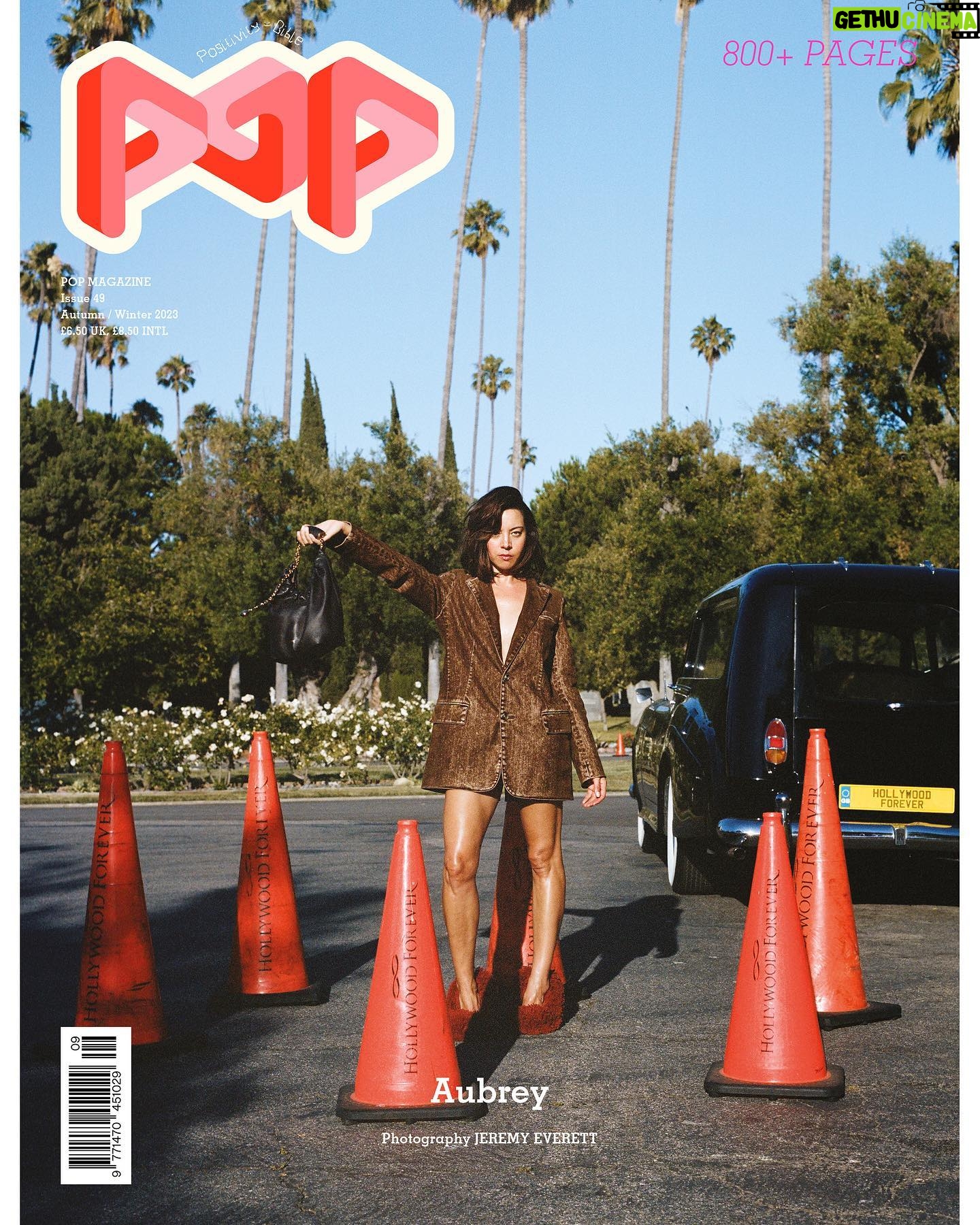 Aubrey Plaza Instagram - @loewe 👜
@thepopmag
@_jeremyeverett
@jasonrider
@independentpublicrelations
@kathyjeung
@marktownsend1