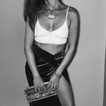 Özge Özpirinçci Instagram - Boom Shakalaka 💥
Styling @ecesisik
Makyaj @cananhzl 
Saç @kaankacamak.mmbahcecik
Etek @raisavanessa
Ayakkabı & Çanta @serenauziyel
Takılar @sevanbicakcijewellery 
Aynen #reklam