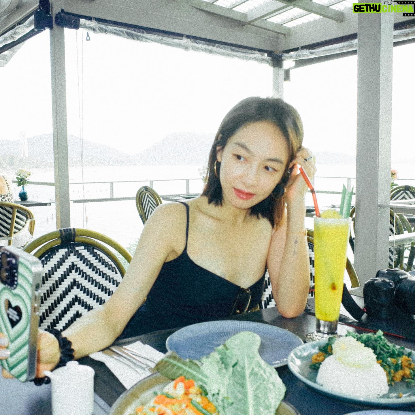 Victoria Song - 140K Likes - #14周年快乐 🎊
#14주년 축하해 🥳
#에프엑스