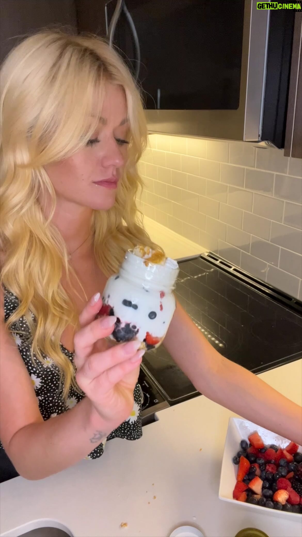 Katherine McNamara Instagram - Getting in the last bites of picnic season! 🧺 Here’s portable desert — perfect to throw in the basket, a beach bag, or a backpack!! 🫙I give you… Eton Mess! 🍓🫐What should I make next?😋