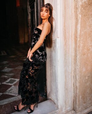 Mimi Keene Instagram - ♟️ One Night Only ♟️ 
Makeup by @naokoscintu using @armanibeauty and hair by @knightjosh wearing @giorgioarmani and 📸 by @iona.wolff