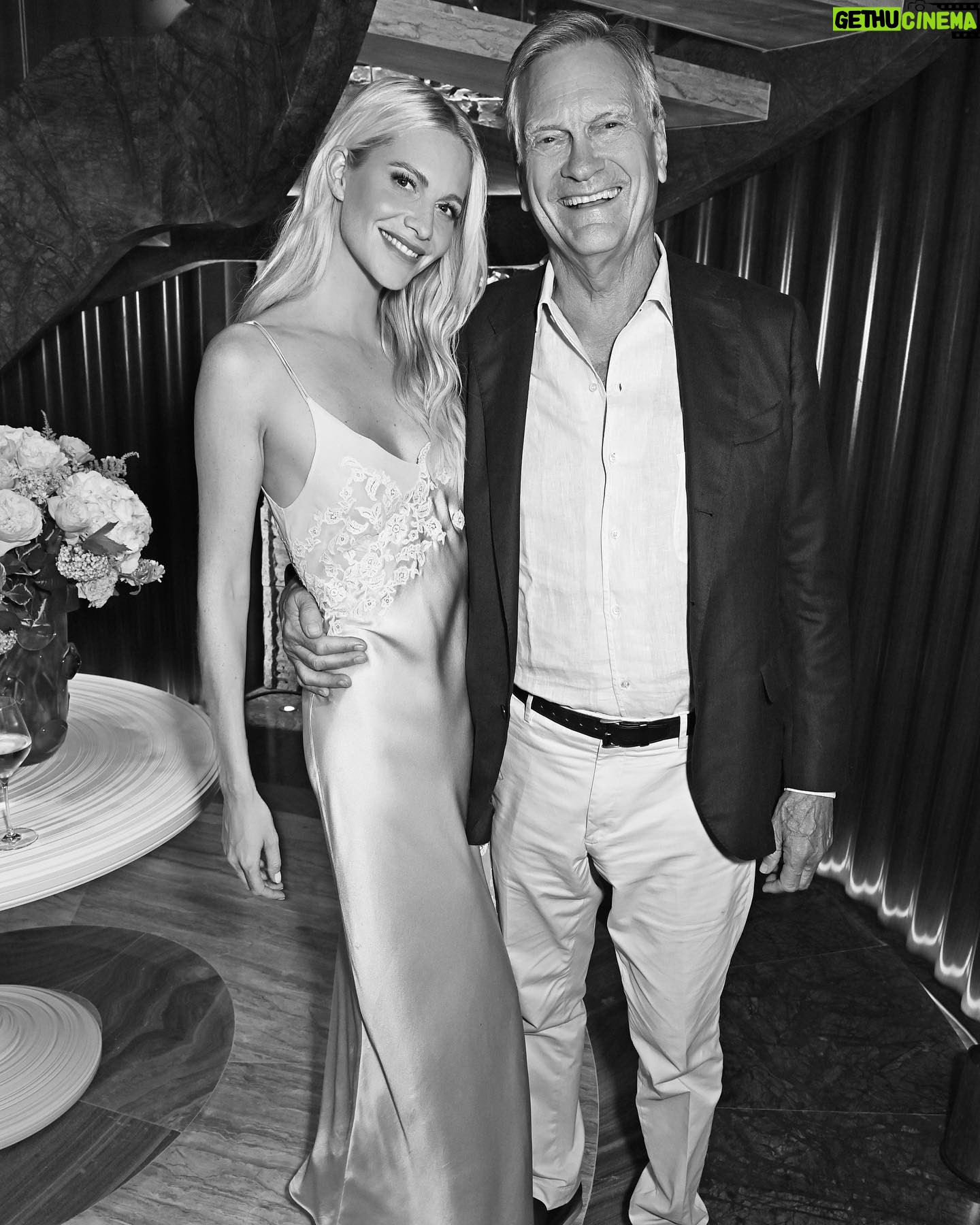 Poppy Delevingne Instagram - Last week I took my Papa (& nightie) out on the town for an evening to celebrate the new @pavyllon_london ✨
Congratulations on your beautiful new space @fslondon @fourseasons #Ad
Glam ~ @kjfowles @irinacajvaneanu
Adore you. @deanpiperisalive @beakcomms 🖤
Images ~ @davebenett & @gettyimages_rickyvigilm