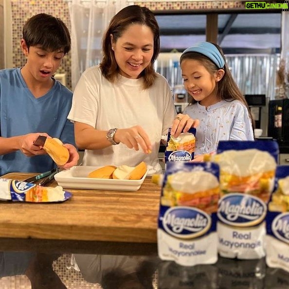 Judy Ann Santos Instagram - Mas masarap ang merienda bonding namin by adding our favorite Magnolia Mayo na may tamang tamis-asim sarap on our hotdog sandwiches. Dito na din kayo sa Magnolia Mayo!
#MagnoliaMayo #TamangTamisAsimSarap
