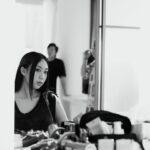Lee Young-ji Instagram - 저 이래뵈어도 @coach 앰버서더에요 🧌
그리고 오늘은 내 생일
런던이라 생일 8시간 더 생겼다 하하 

#coachny #coachspring24 #nyfw