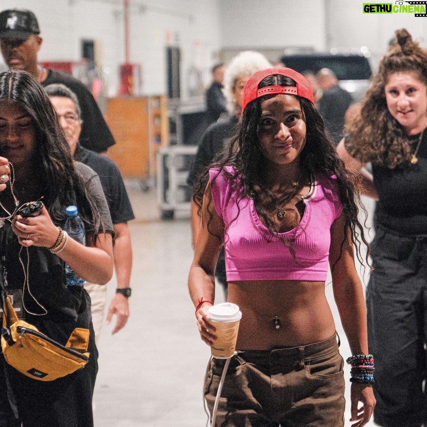 Jessie Reyez Instagram - JESSIE PINCHE REYEZ π«Άπ½ It was a vibe. Gracias Monterrey-ez πβ€οΈπ²π½π²π½π²π½π²π½π²π½π²π½π²π½π²π½π²π½π²π½π²π½ @samsmith love you and thank you for bringing me out β€οΈβ€οΈ