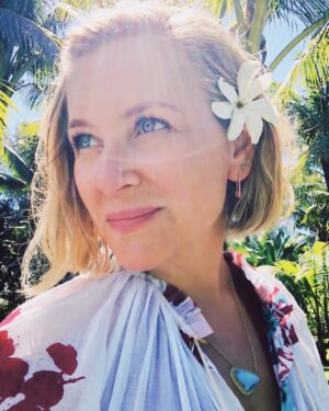 Jessica Capshaw Instagram - Thank you to the Polynesian sun, the moon, the stars and...filters. Happy Monday!!