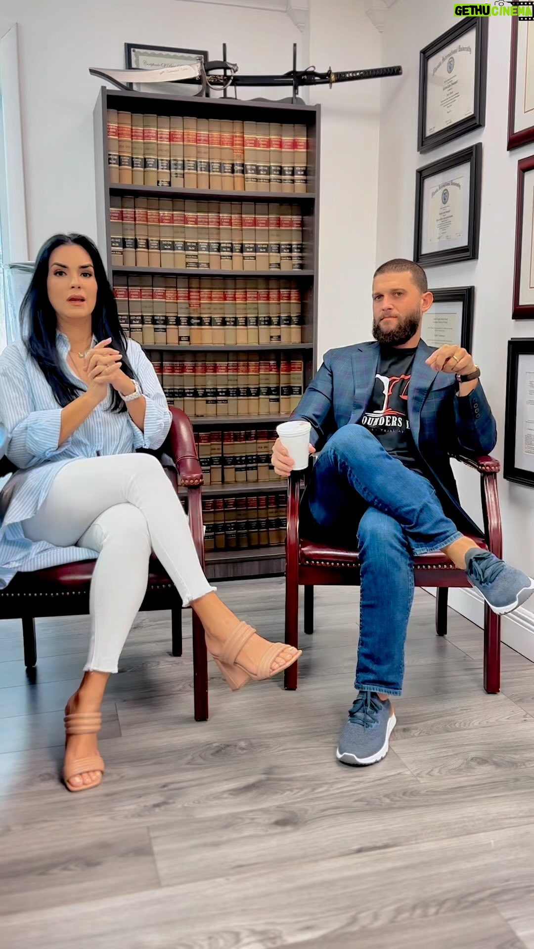 Scarlet Ortiz Instagram - La familia de @robertdominguez quiere más integrantes en Miami, Houston Texas, Forth Mayers, Orlando 👏🏻👏🏻👏🏻 escríbanle un DM o llamen para más información. #abogados #paralegal #abogadodeaccidentes #accident #accidentattorney #empleo #robertdominguez #miami #orlandoflorida #forthmayers #houston #texas
