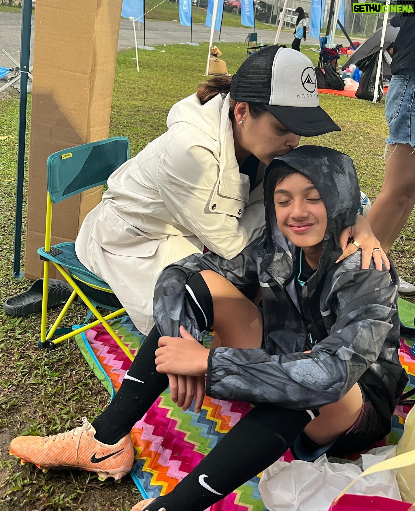 Judy Ann Santos Instagram - Mama’s with you my boy.. rain or shine. I got you. 😘❤️😘 #footballislife