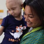 Hend Sabry Instagram – سعدت جدا بزيارتي للصرح العظيم مستشفى ٥٧٣٥٧ وحقيقي فرحت جدا بالتطور الكبير اللي شفته منذ زيارتي الأخيرة للمستشفى خاصة باهتماهم للصحة النفسية للمرضى وتعليمهم. 

المستشفى بحاجة لكل الدعم اللي تقدروا عليه سواء بالمال او بالوقت والمجهود للتطوع في المستشفى. 

مستشفى #٥٧٣٧٥ جزء من جيل كامل، و أمانة للأجيال القادمة، لكي يظل مصدر أمل رغم ظلام #سرطان_الأطفال