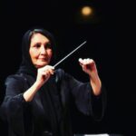 Sahar Dolatshahi Instagram - نزهت اميرى، تنها زنِ رهبرِ اركسترِ ملى در.  ايران

تبريك به خانم اميري، چه افتخارى از اين بيشتر كه بانويى هر چند به عنوان ميهمان هدايت اركستر ملى را بر عهده بگيرد، به اميد حضور موفق زنان سرزمينم در تمام عرصه ها. 🍀🍀🍀🍀🍀🍀