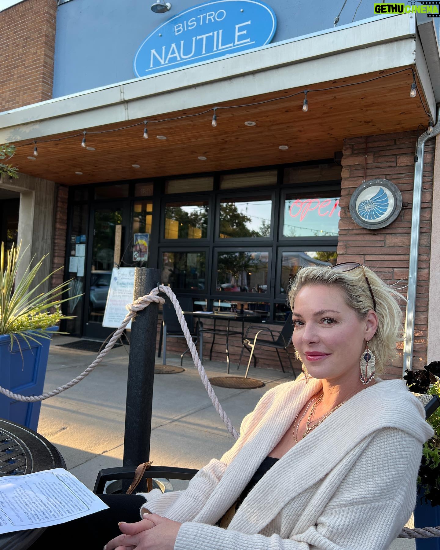 Katherine Heigl Instagram - @joshbkelley and I took our annual fall road trip to one of our favorite small towns. Fort Collins Co. It’s got such a great vibe and so many amazing shops and restaurants. So many beautiful bike trails and walking paths. It’s the perfect getaway for us to take a break from the real world and indulge each other and all our senses. I’ve become enamored with #junkjournals and am putting together a couple of spreads of our trip this quiet Sunday…thought I’d share. The actual photos are in the post as well if you’re interested…
PS Josh did not actually get arrested. We just happened to be eating at a table outside next to a parked cop car…I made him take that pic 😏