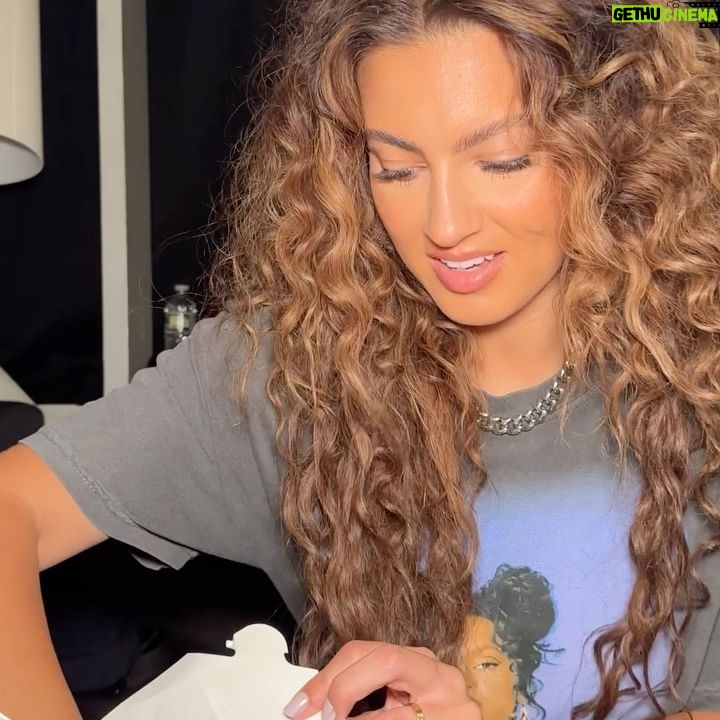 Tori Kelly Instagram - living my foodie dreams on this tour lol🦞
what should i try next?