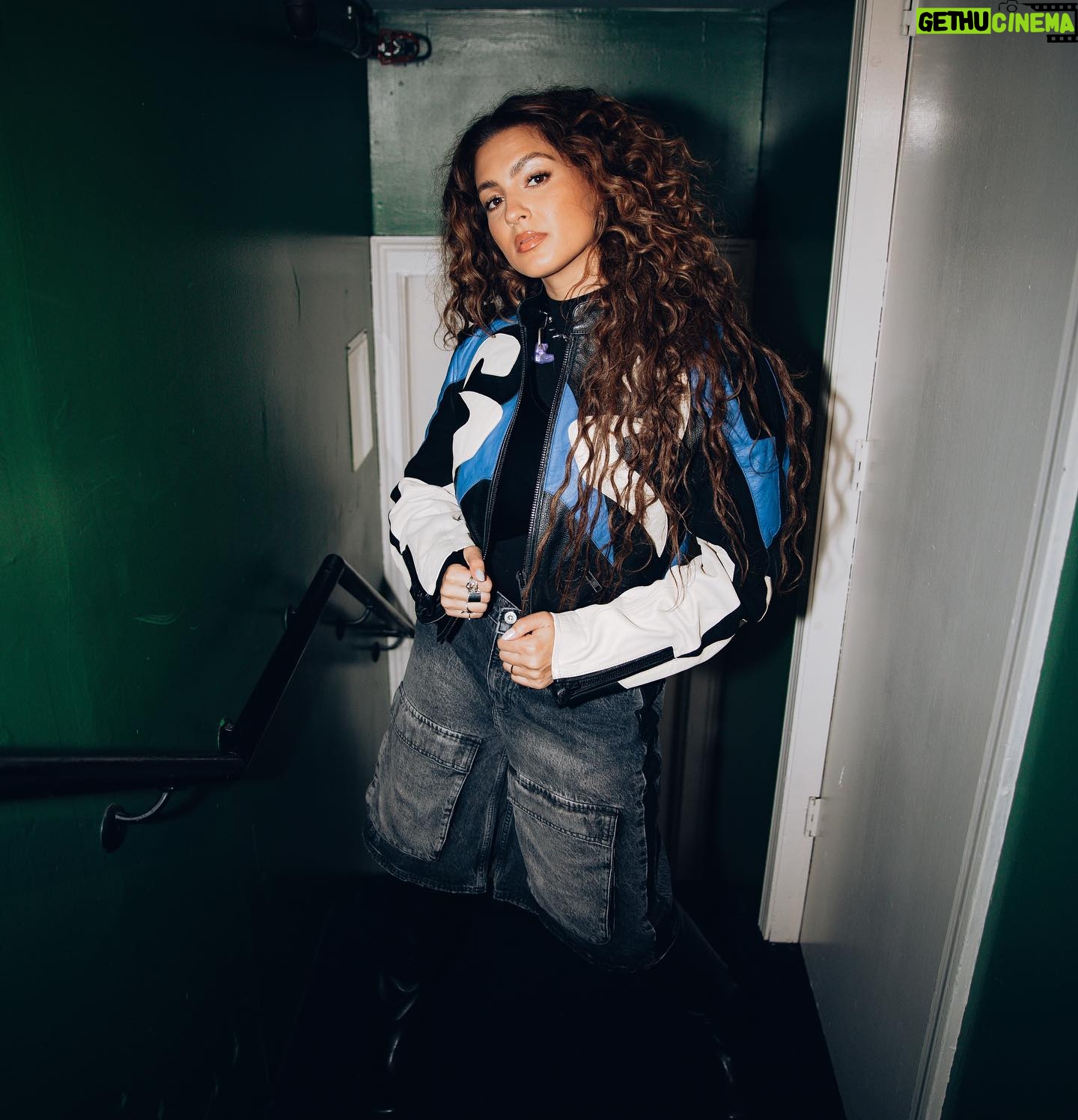 Tori Kelly Instagram - living my foodie dreams on this tour lol🦞
what should i try next?