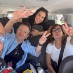 Scarlet Ortiz Instagram - En camino a nuestra función de hoy a celebrar el mes de la Hispanidad en el @bocablackbox Gracias a @guatacabocaraton y @rutateatralmiami por esta iniciativa. Gracias @hand2handmia por el apoyo y la invitación Elenco de lujo @albaroversi8 @correitamarisol @ortizscarlet #teatro #monologosdelavagina #bocaraton #actrices @elidearium #eveensler