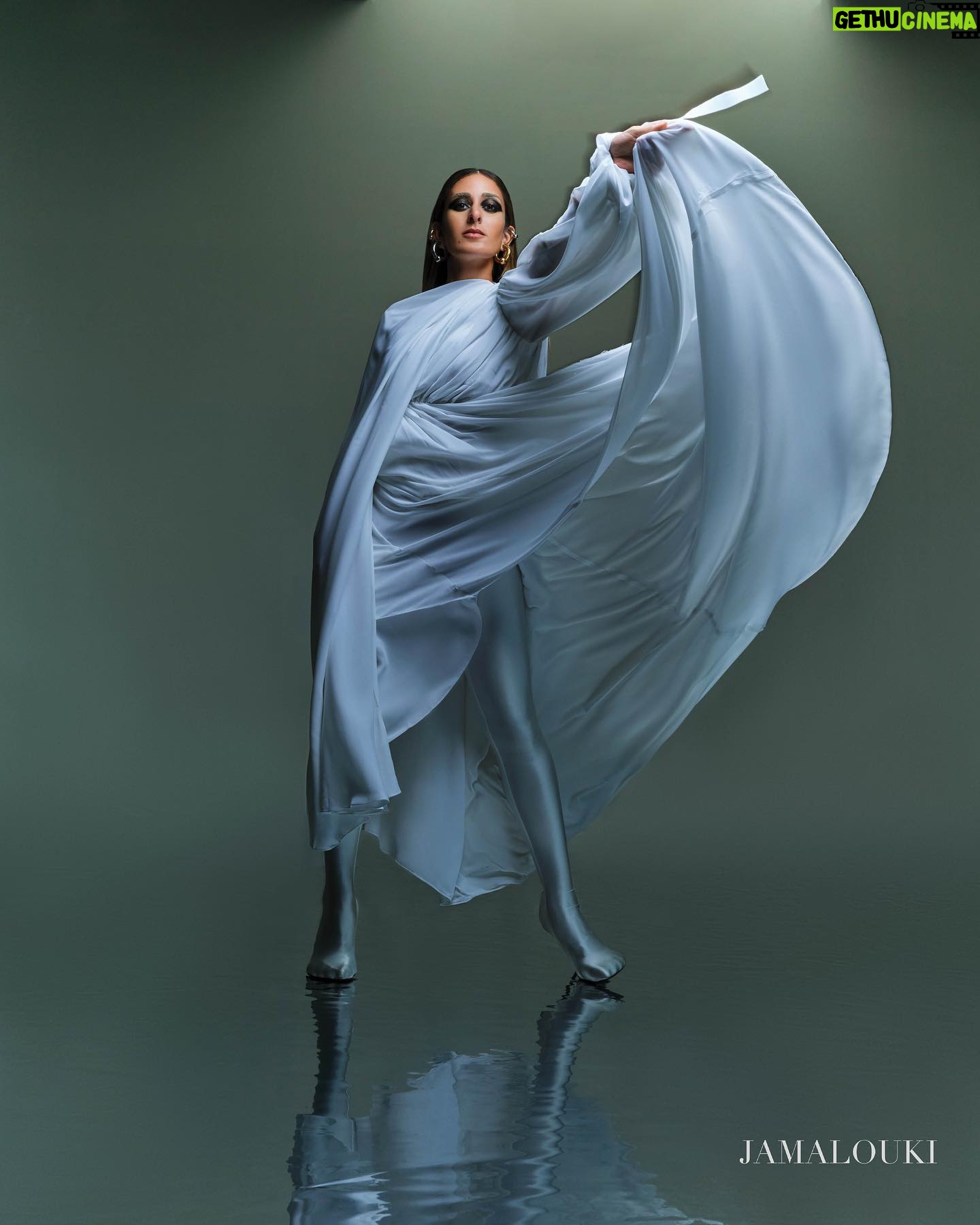 Amina Khalil Instagram - “Reflection Of The New” as featured in our latest issue.
@aminakhalilofficial stars in our latest cover shoot with @Balenciaga, a celebration of the confident and fearless woman, always ahead of the curve.
📸 @mannbutte
من جلسة التصوير الخاصة مع نجمة غلاف مجلة جمالكِ #أمينة_خليل و #بالنسياغا
#aminakhalil #balenciaga #jamaloukimag