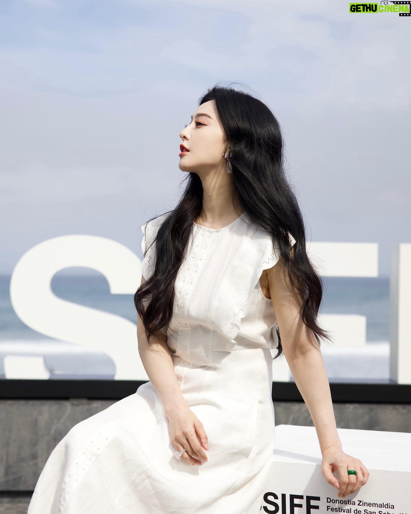 Fan Bingbing Instagram - Photocall & book signing of official jury.

#SSIFF2023 #71SSIFF