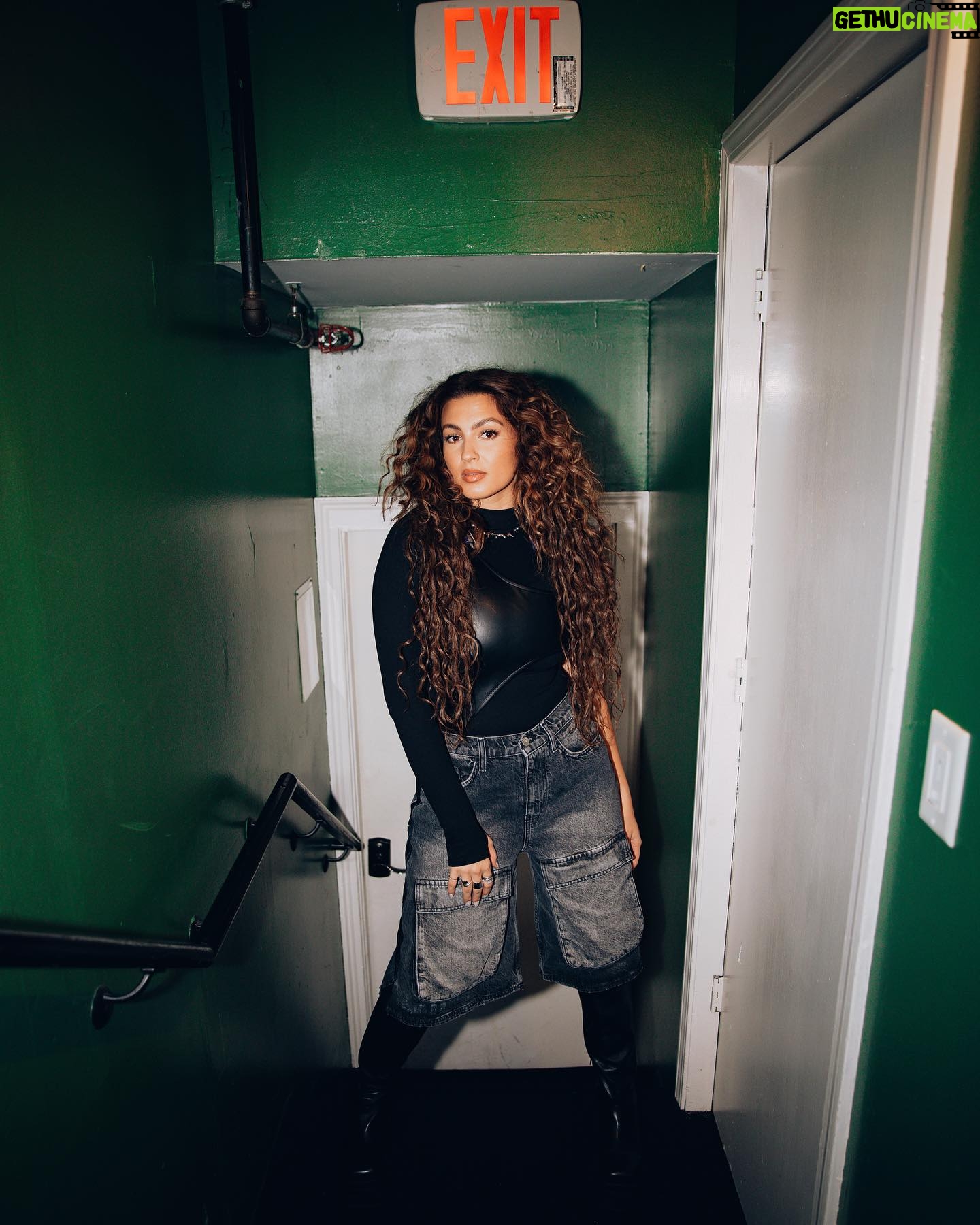 Tori Kelly Instagram - living my foodie dreams on this tour lol🦞
what should i try next?