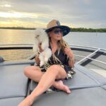 Susana Vieira Instagram - Pôr de sol, cachorrinha Chanel, amigos,  niver do Rodrigo e saúde!!!! ☀️☀️☀️