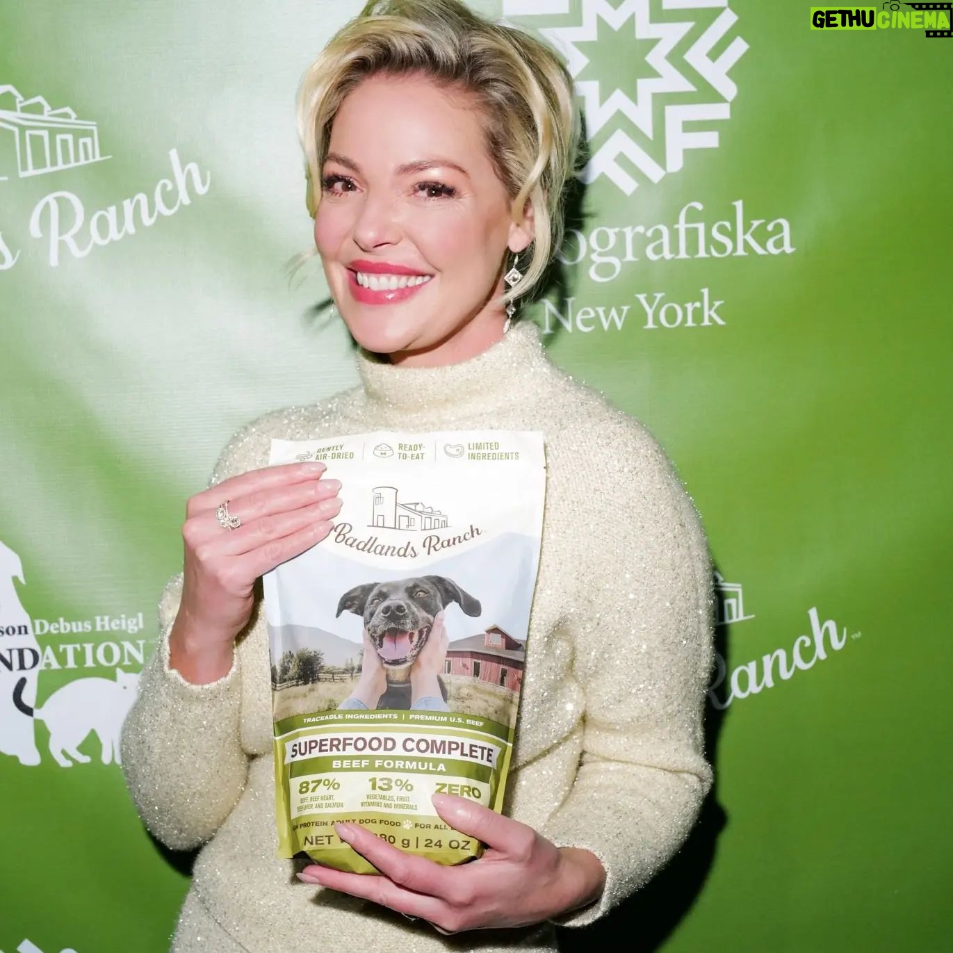 Katherine Heigl Instagram - Thrilled to attend the opening event for the “Best In Show: Pets In Contemporary Photography” exhibition at @fotografiska.newyork last night with @badlandsranchpets Blown away by the talent of the 25 artists and how they've captured the essence of our beloved pets in culture. And... meeeting some of the furry attendees? Absolute highlight!!
Every ticket sold supports the work of the @jasonheiglfoundation Visit from now through January 2024 to experience mesmerizing images and make a difference for animals in need! #BestInShow #FotografiskaNY #NewYork
Stylist: @debswatson
Photography: Ben Rosser/BFA.com