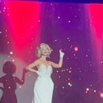 Melisa Döngel Instagram – Benim için inanılmaz bir geceydi🤍 sevgili yönetmenim  @ugurbaburhan ve değerli hocalarım @serpilgunseli ve @_nur.dogan_  sonsuz sevgi ve teşekkürlerimi sunarım🥹🕊️🤍 mükemmel emek vererek hazırlandığımız bu gece de kostümleriyle adeta sahnede ışıldamamızı sağlayan @cihan.nacar ve ekibine, performansımı sergilerken bana eşlik eden canım ayakkabılarımın mimarı @spicadanceshoes_ , beni kusursuz bir şekilde ‘marilyn monroe’ ya dönüştüren @sabitakkaya @lancomeofficial @alperkabadayi , performans arkadaşlarım @baranciftci9 @batuhanpekcann @aksaclisahap @yigit_dundar @bersunmelisatan @iamyusufonal @meltemoncul @selinagebes @senakurdoglu veeeee @canbolian @kazancioguzz @metinyavuztr @nkprojeler sonsuz sonsuz teşekkürler 😍😍😍😍😍🫠🫠🤍🤍🤍

BANA BU İNANILMAZ VİDEOYU HAZIRLAYAN BİRİCİK AİLEM @cansuyegin @caglararastopcu @elifdongels @natalya_orlovaa @ranaork @akenginecezeynep @ftsygnn @emingunenc ÇOK AŞIĞIMMM DESTEĞİNİZ ÜSTÜMDEN HİÇ EKSİK OLMASIN🤍🥹🥹🥹