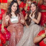 Payal Dev Instagram - Had so much fun shooting “Nazar Na Lage” with my beautiful soul sister @manisharani002 Kitni pyaari hai humari doll, kisi ki nazar na lage 🧿 #manisharani #nazarnalage #payaldev #apnidhun