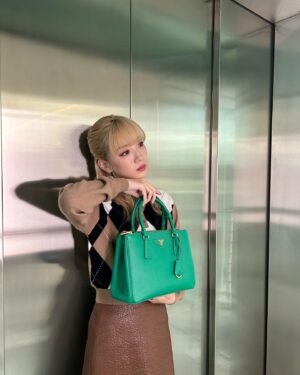 Mei Nagano Instagram - ・
Day 3🤎🤎🤎
FirenzeのPrada Valvignaに☺︎
とてもワクワクする時間でした👗👜
お楽しみに🐏