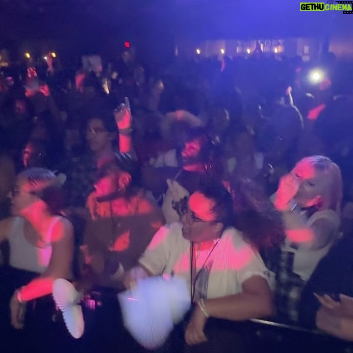 Tori Kelly Instagram - yall sang a whole 2 songs (including harmonies & adlibs) without me even on stage lol 🤯🔥
