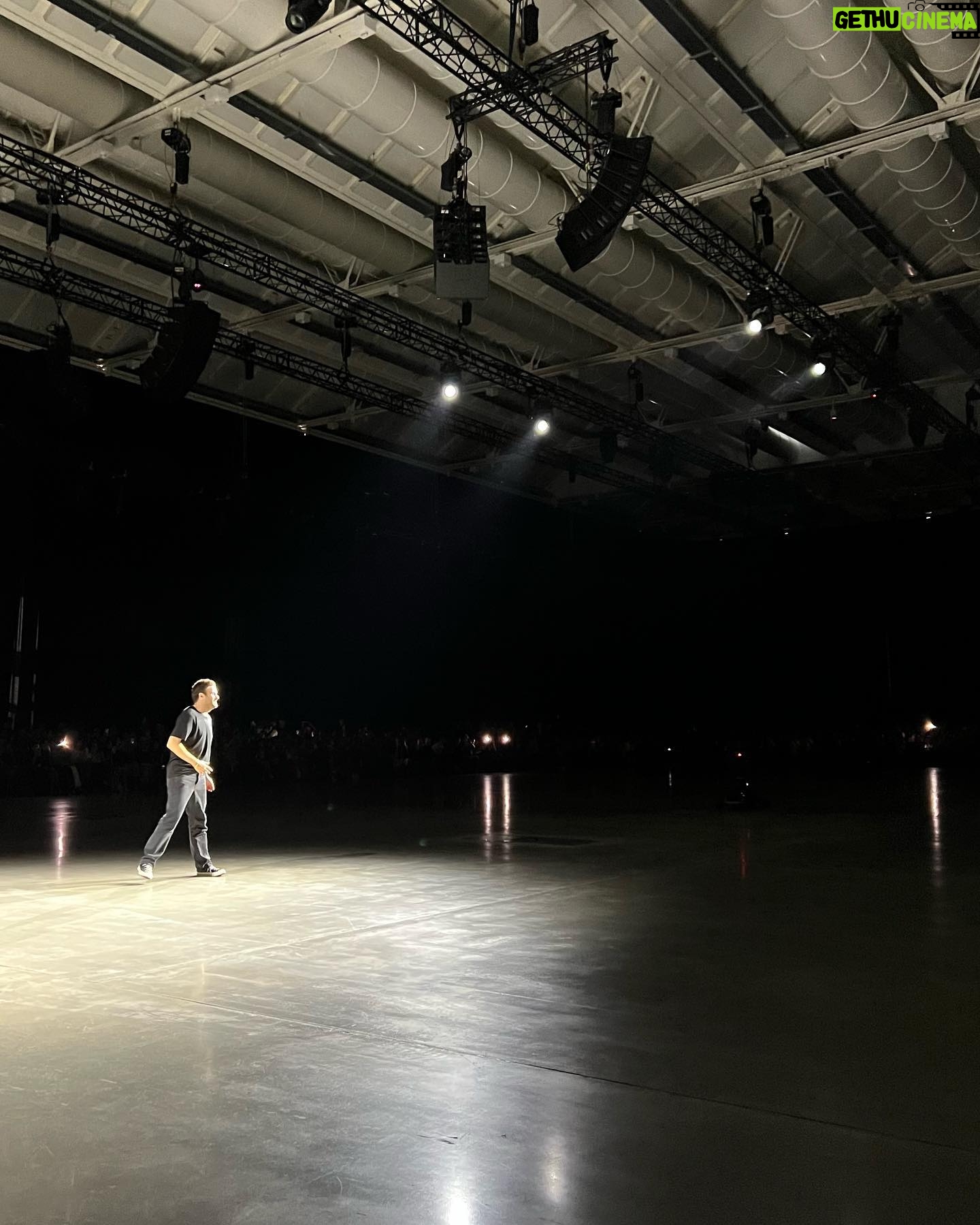 Poppy Delevingne Instagram - Gucci ma Nucci 🖤
Your show was the coolest of the cool @gucci @sabatods Congratulations.
We danced our little socks off & ate pizza for breakfast ~ Milan you are magic.
Glam ~ @earlsimms2 & @emmamakeupmiles 💋