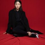 Han Hyo-joo Instagram - 견고하게, 강렬하게 서로를 마주한 한효주와 띠어리 Theory. 

@theory__
#띠어리 #Theory #띠어리FW23