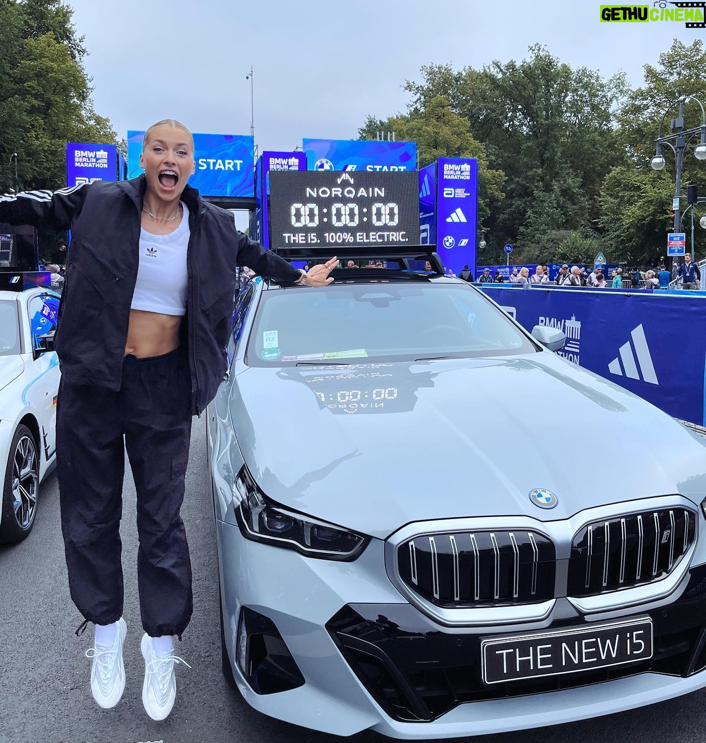 Lena Gercke Instagram - So the women have a new world record ☄️ love being part of this although i didn’t run😝 it‘s always such a special spirit here in Berlin at the @berlinmarathon and i have the biggest respect for all participants🫶 loved driving the #bmwI5 today for this Special Occasion 💕