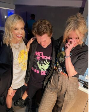 Sarah Michelle Gellar Instagram - My daughter wanted her 14 bday party to be at @teddysphotos concert at @sofistadium Her guest list may not have been what you expected (also swipe to last pic to see how to make a concert tee a great dress) Also I really love these people .