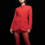 Han Hyo-joo Instagram - 견고하게, 강렬하게 서로를 마주한 한효주와 띠어리 Theory. 

@theory__
#띠어리 #Theory #띠어리FW23