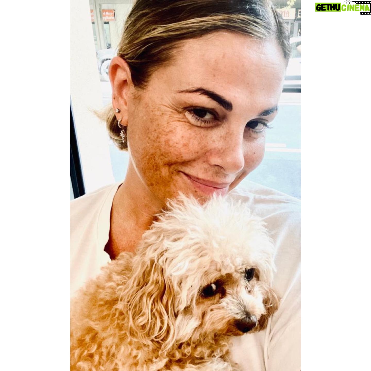 Vanessa Incontrada Instagram - Gina e io vi diamo il buongiornooooo 😘😘😊😊😊