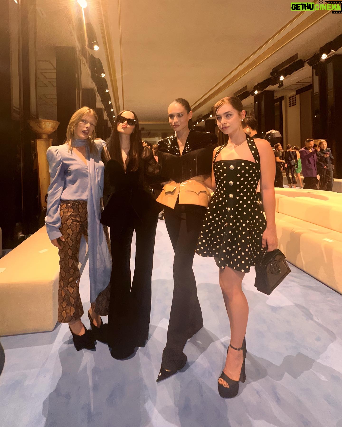 Clara Galle Instagram - What a pleasure to attend the Balmain show in Paris! 🤍🖤🌷 @balmain @olivier_rousteing, congrats!✨