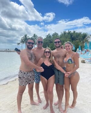 Susana Vieira Instagram - Família!!! ❤️ Maior felicidade do mundo 🌍