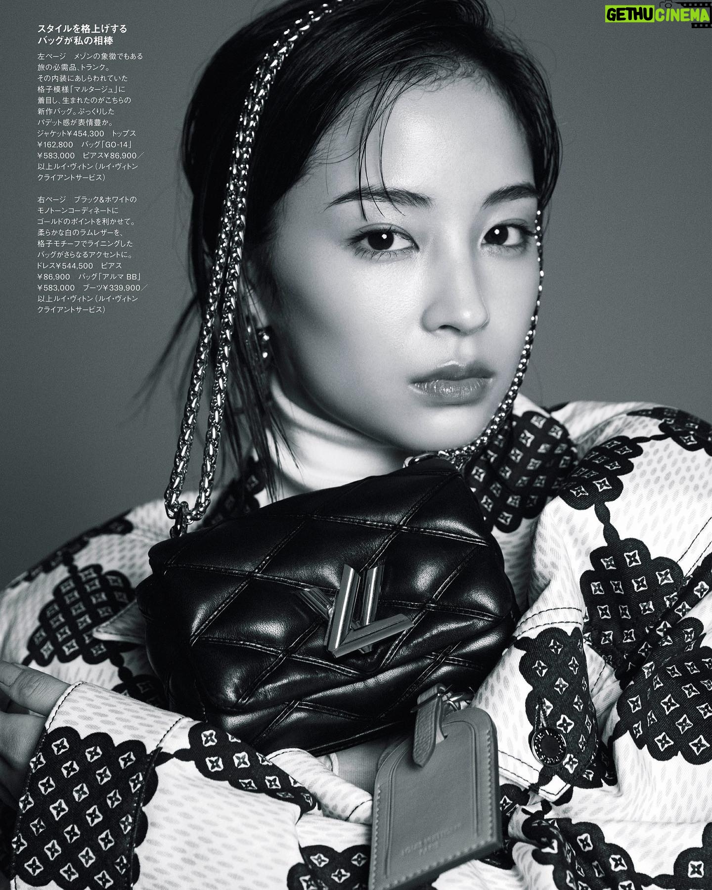 Suzu Hirose Instagram - ELLE
Photo @photokyj80
Stylist @keikohitotsuyama
Hair&Makeup @masayoshiokudaira
@ellejapan
#LouisVuitton
#LVFW23