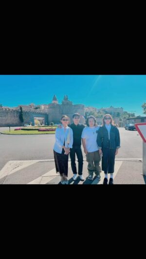 Karla Estrada Instagram - Travel the world my children and be storytellers.🩵 make your dreams for adventure a reality! In some places we will be complete yey! 😍
I love you guys! 

#madrid
#siblingsgoals 
#momsjoy