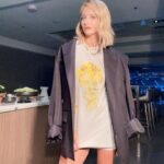 Sarah Michelle Gellar Instagram – My daughter wanted her 14 bday party to be at @teddysphotos concert at @sofistadium Her guest list may not have been what you expected (also swipe to last pic to see how to make a concert tee a great dress) Also I really love these people .