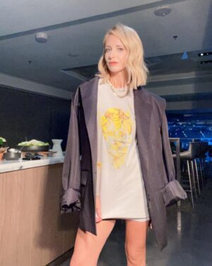 Sarah Michelle Gellar Instagram - My daughter wanted her 14 bday party to be at @teddysphotos concert at @sofistadium Her guest list may not have been what you expected (also swipe to last pic to see how to make a concert tee a great dress) Also I really love these people .