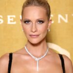 Poppy Delevingne Instagram - First night in Paris with my @bulgari family 💛 #Bulgari #Serpenti #Ad 

Styling ~ @oliviabuckingham 
Dress ~ @nensidojaka 
Jewels ~ @bulgari 
Make Up ~ @tobimakeup 
Hair ~ @stephanebodin