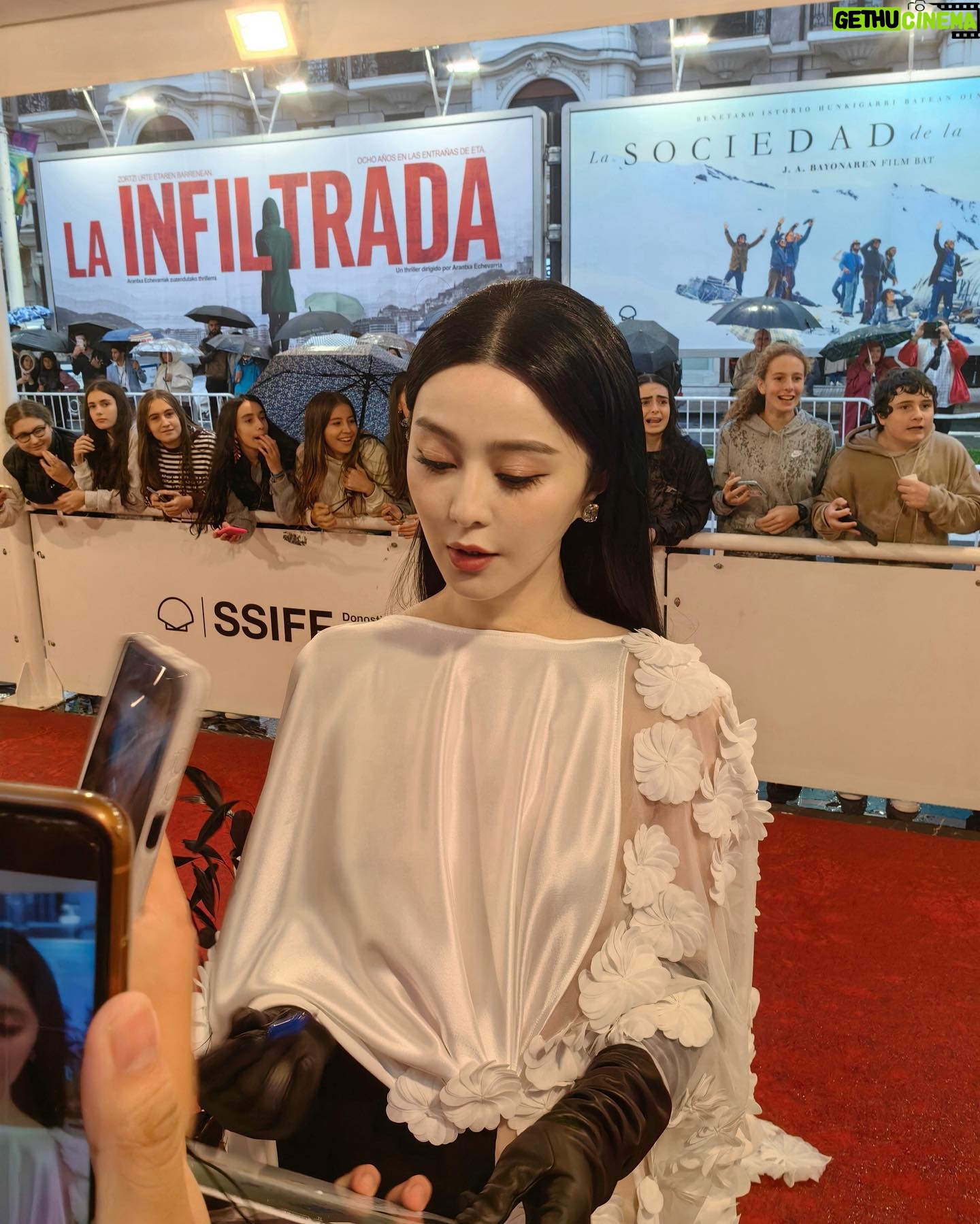Fan Bingbing Instagram - The opening ceremony of the 71st San Sebastián International Film Festival, in San Sebastián, Gipuzkoa, Spain. #SSIFF #71SSIFF
👗 @georgeschakraofficial, styled by @wishgui3 and @_christopherbu_
💄💇🏻♀️ @huyiyin8
📸 @yuanyizhang
Coordinated by: @jerseychong @randcpmk (@missbega) @chrisprapha @babezoooooooe @mattie_ma