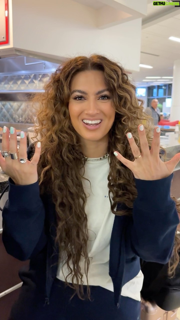 Tori Kelly Instagram - BAY AREA!! 🌉
i love u so much!!!!! thank u🥹