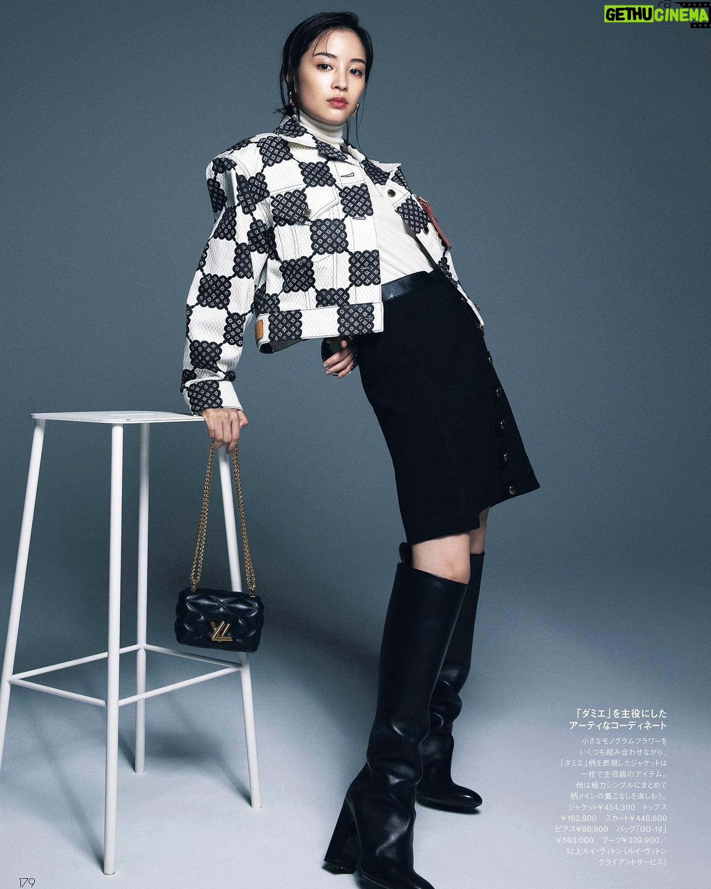 Suzu Hirose Instagram - ELLE
Photo @photokyj80
Stylist @keikohitotsuyama
Hair&Makeup @masayoshiokudaira
@ellejapan
#LouisVuitton
#LVFW23
