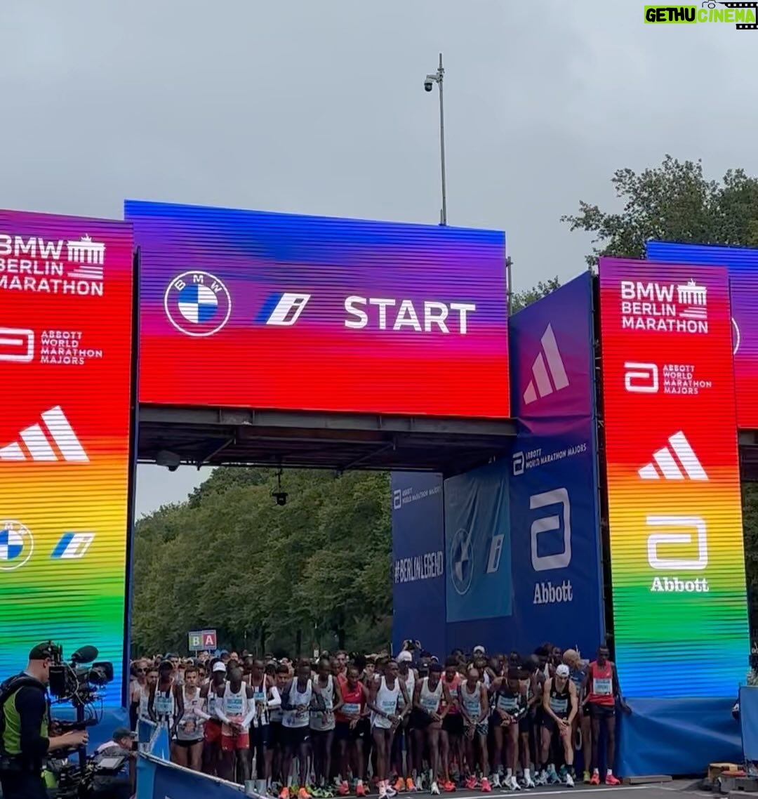 Lena Gercke Instagram - So the women have a new world record ☄️ love being part of this although i didn’t run😝 it‘s always such a special spirit here in Berlin at the @berlinmarathon and i have the biggest respect for all participants🫶 loved driving the #bmwI5 today for this Special Occasion 💕