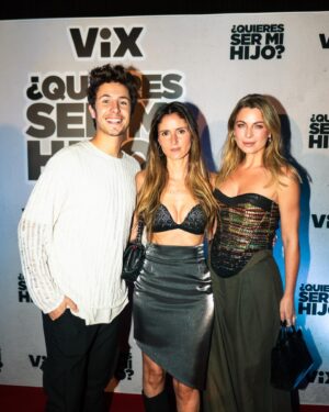 Ludwika Paleta Instagram - Anoche vimos junto con muchos amigos , familia y compañeros. “QUIERES SER MI HIJO” Gracias @juanpazurita por hacer posible que , por única vez, viéramos la peli en el cine 🍿

Por cierto, ya es la película más vista en @vix  Tu, ya la viste?