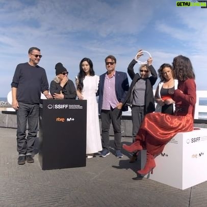 Fan Bingbing Instagram - #71SSIFF โ๏ธ Epaimahai Ofiziala โข Jurado Oficial โข Official Jury
๐ธ El Jurado Oficial ha posado en el photocall del
@sansebastianfes
๐น Gure Epaimahai Ofizialaren argazki saioa
๐ธ Photocall of the Official Jury
๐ญ Claire Denis, @bingbing_fan, @cristinagallegol1, @brigittelacombe, @vickyluengo, Robert Lantos, Christian Petzold
๐น @morgancrea