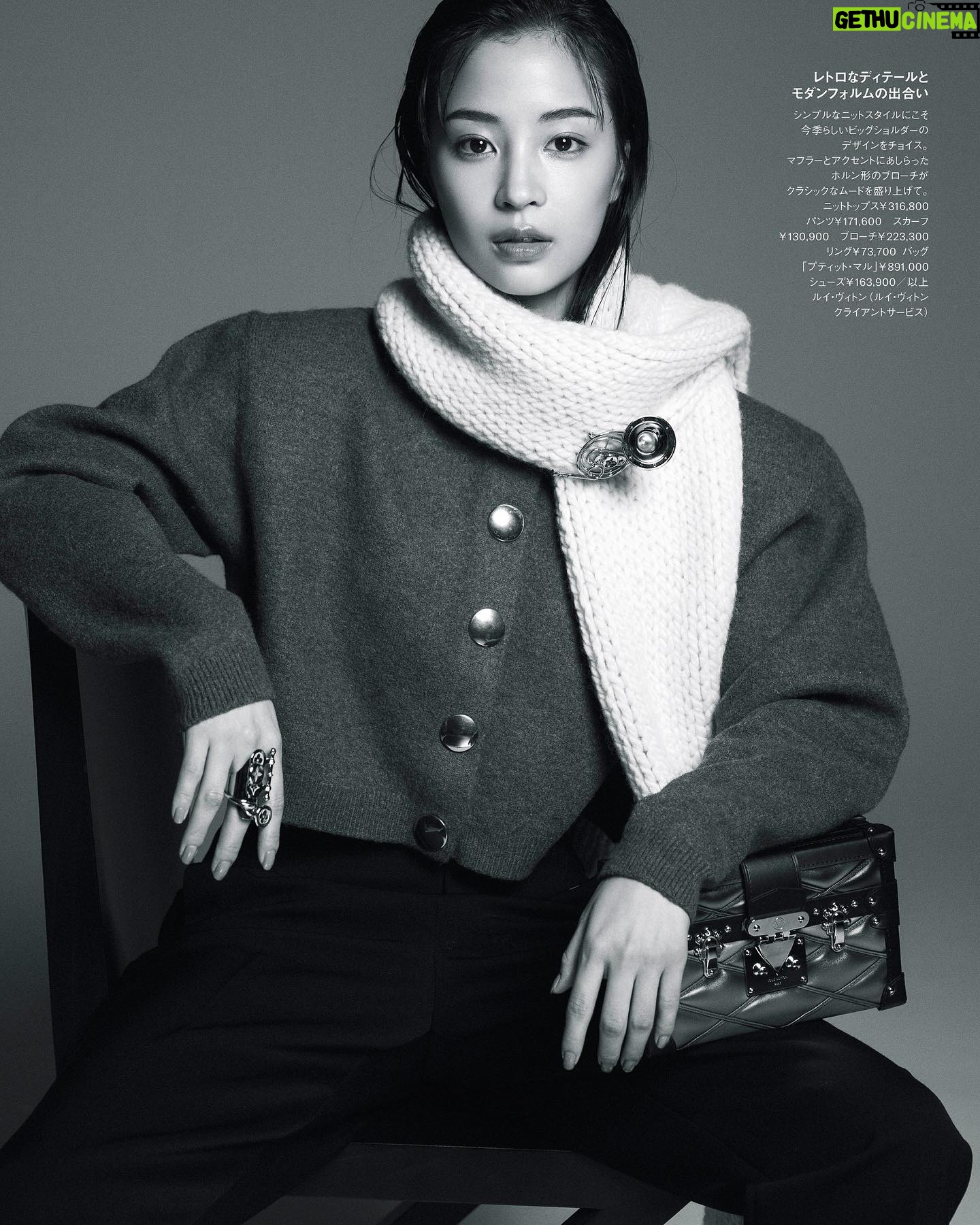 Suzu Hirose Instagram - ELLE
Photo @photokyj80
Stylist @keikohitotsuyama
Hair&Makeup @masayoshiokudaira
@ellejapan
#LouisVuitton
#LVFW23